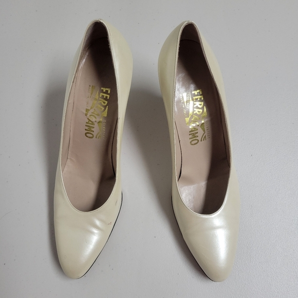 Ferragamo Vintage Heels. - Picture 1 of 12